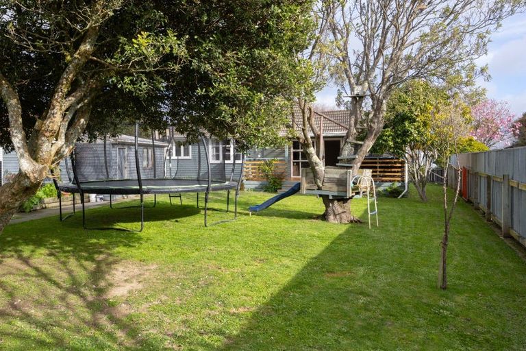 Photo of property in 38 Crewe Crescent, Hokowhitu, Palmerston North, 4410