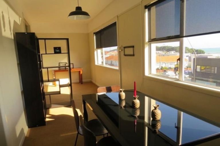 Photo of property in Devonport Apartments, 3/127 Saint Aubyn Street, New Plymouth, 4310