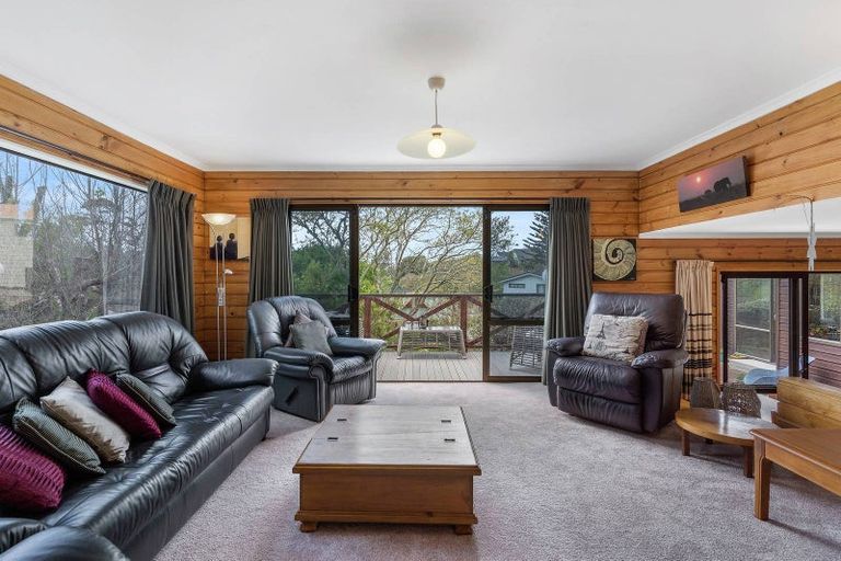 Photo of property in 30 Lastel Place, Shelly Park, Auckland, 2014