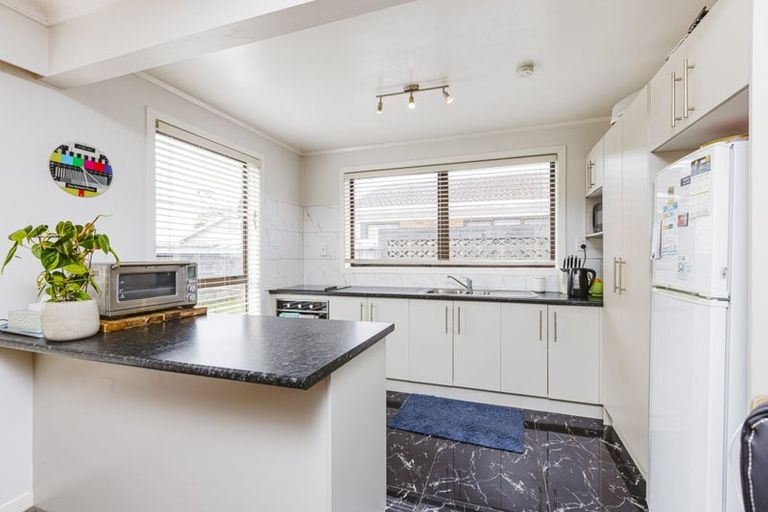 Photo of property in 2/5 Norfolk Place, Papatoetoe, Auckland, 2025