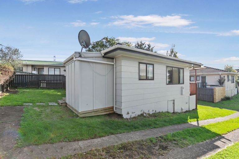 Photo of property in 2/35 Secretariat Place, Randwick Park, Auckland, 2105