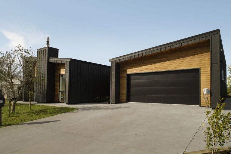 Photo of property in 2 Romeo Place, Whitianga, 3510