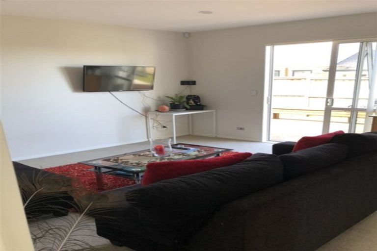 Photo of property in 30 Kilmacrennan Drive, Rosehill, Papakura, 2113