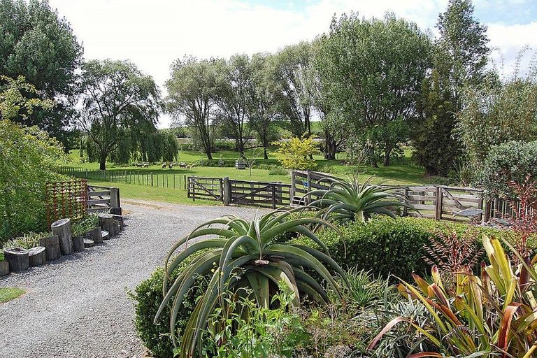 Photo of property in 1104 Oneriri Road, Kaiwaka, 0573