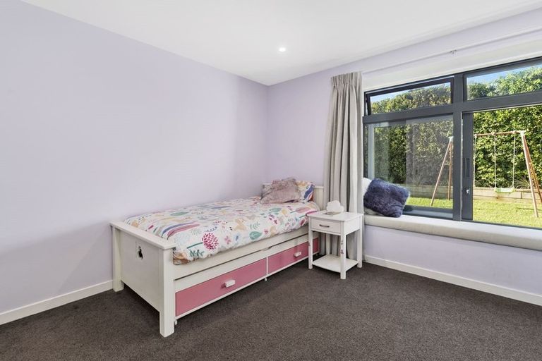 Photo of property in 15 Blakeborough Drive, Forrest Hill, Auckland, 0620