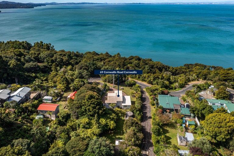 Photo of property in 69 Cornwallis Road, Cornwallis, Auckland, 0604