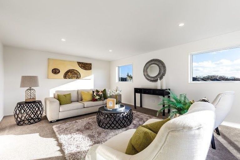 Photo of property in 12 Len Ireland Drive, Kumeu, 0810