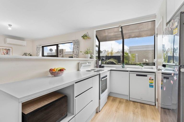 Photo of property in 103c Woodglen Road, Glen Eden, Auckland, 0602