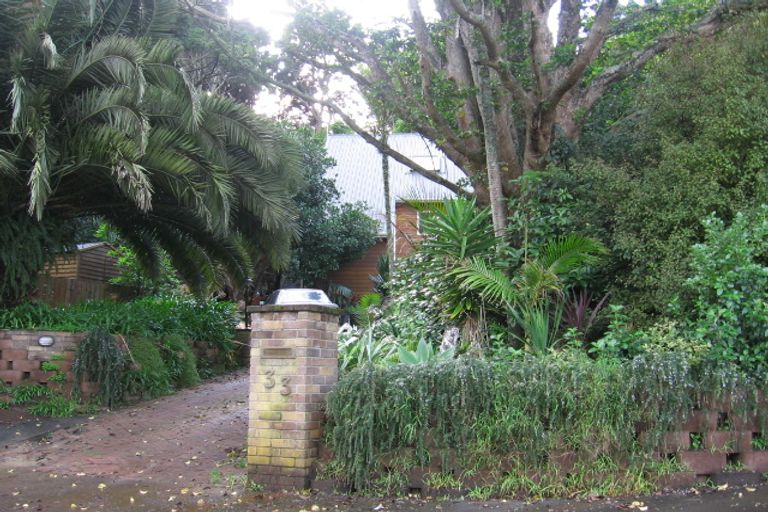 Photo of property in 33 Ewhurst Place, Goodwood Heights, Auckland, 2105