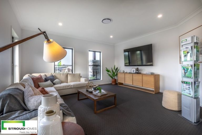 Photo of property in 17 Tamahunga Drive, Matakana, 0985