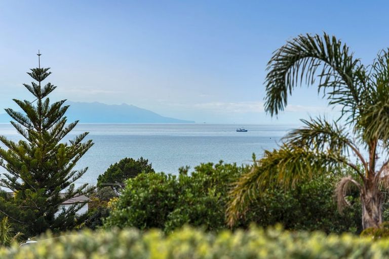 Photo of property in 1 Castaway Place, Gulf Harbour, Whangaparaoa, 0930