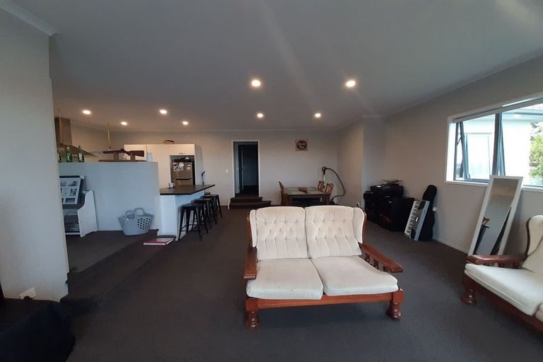 Photo of property in 10 Tokerau Crescent, Pukekohe, 2120