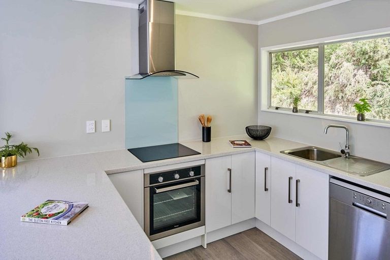 Photo of property in 2/22 Shackleton Grove, Stokes Valley, Lower Hutt, 5019