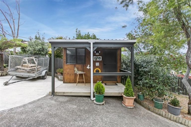 Photo of property in 12 Fitzherbert Avenue, West Harbour, Auckland, 0618
