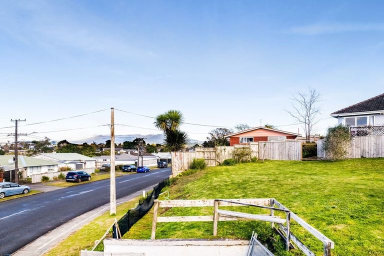 Photo of property in 180 Seaview Road, Westown, New Plymouth, 4310