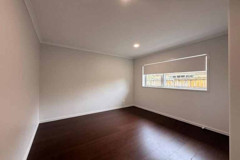 Photo of property in 2 Corta Bella Place, Golflands, Auckland, 2013