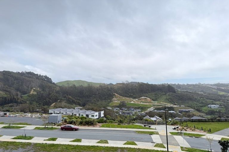 Photo of property in 30 Oakum Road, Whitby, Porirua, 5024