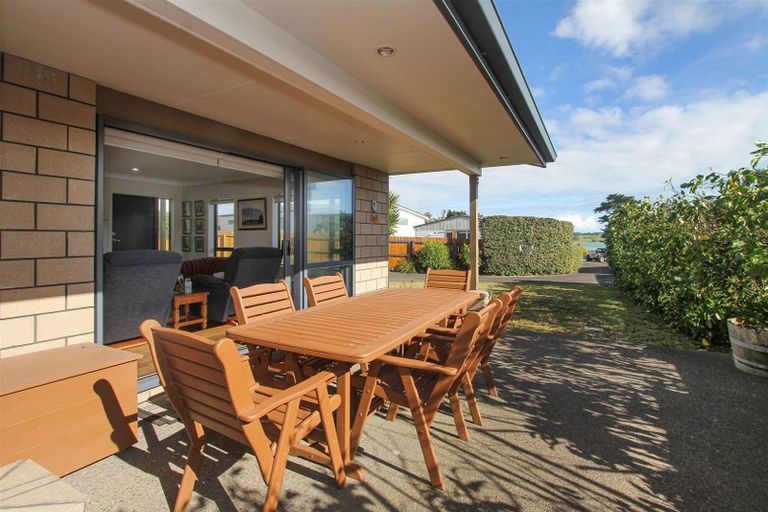 Photo of property in 7 Vela Place, Clarks Beach, 2122