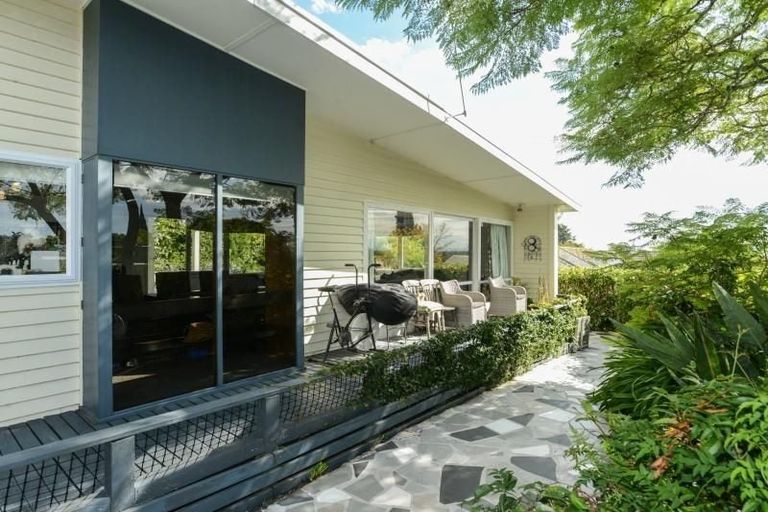 Photo of property in 1 Emerald Hill, Havelock North, 4130