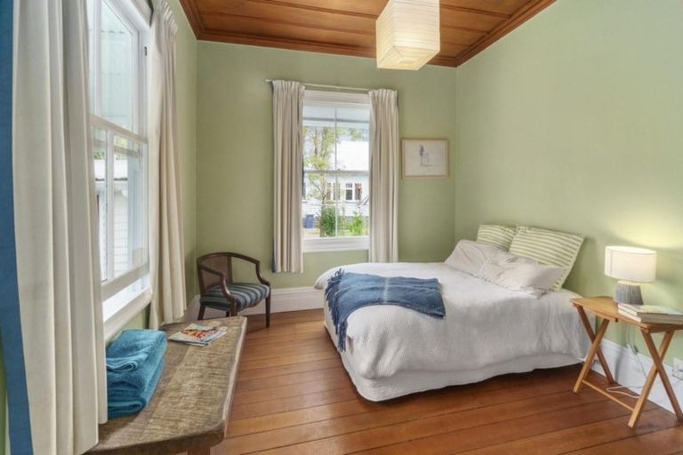 Photo of property in 8 Western Road, Laingholm, Auckland, 0604