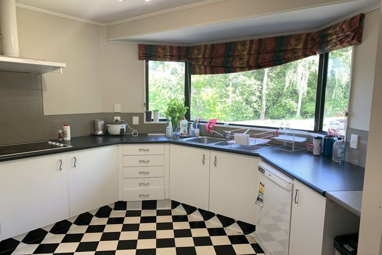 Photo of property in 3 Springdale Grove, Fitzherbert, Palmerston North, 4410
