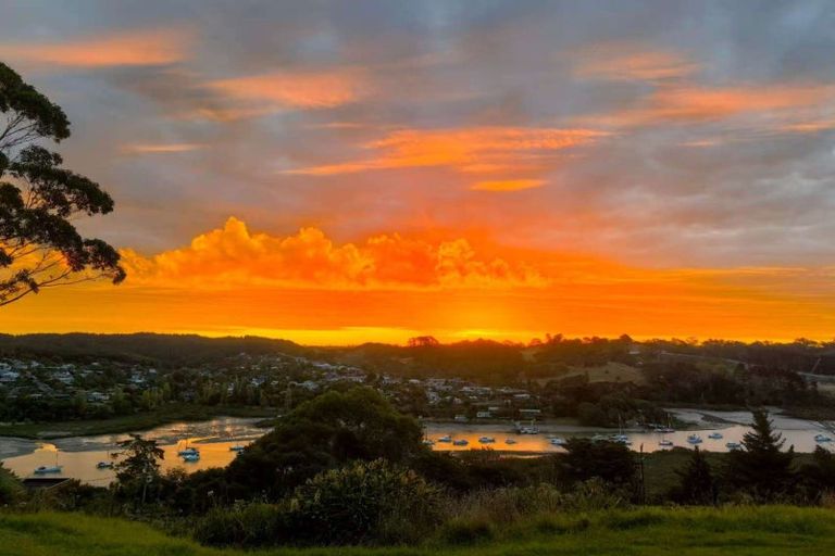 Photo of property in 90 Cedar Terrace, Stanmore Bay, Whangaparaoa, 0932