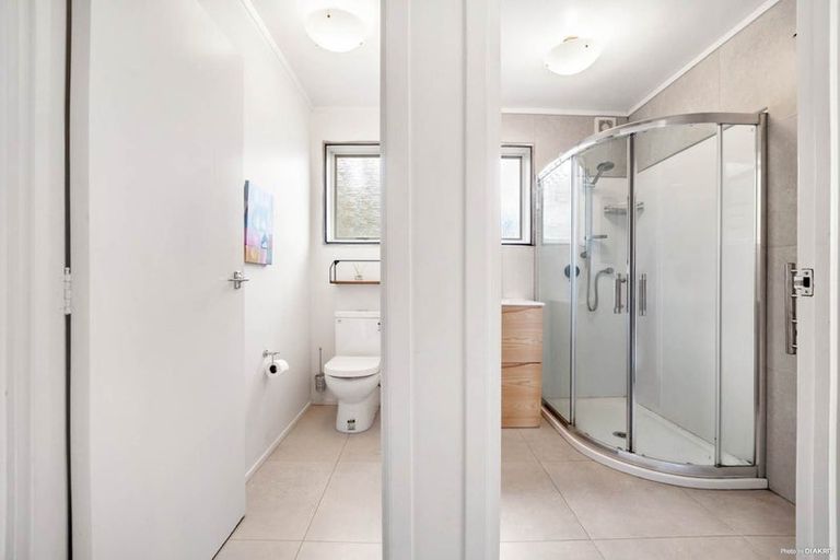 Photo of property in 1/19 Kathleen Street, Totara Vale, Auckland, 0627