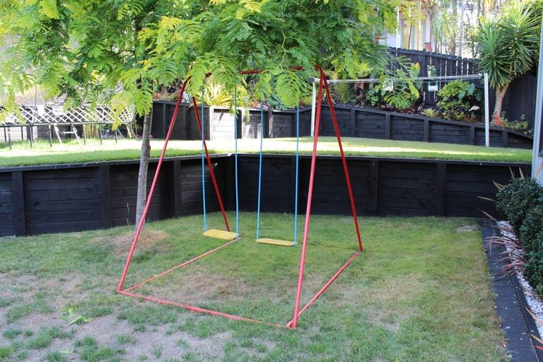 Photo of property in 23 Eastcliffe Road, Castor Bay, Auckland, 0620