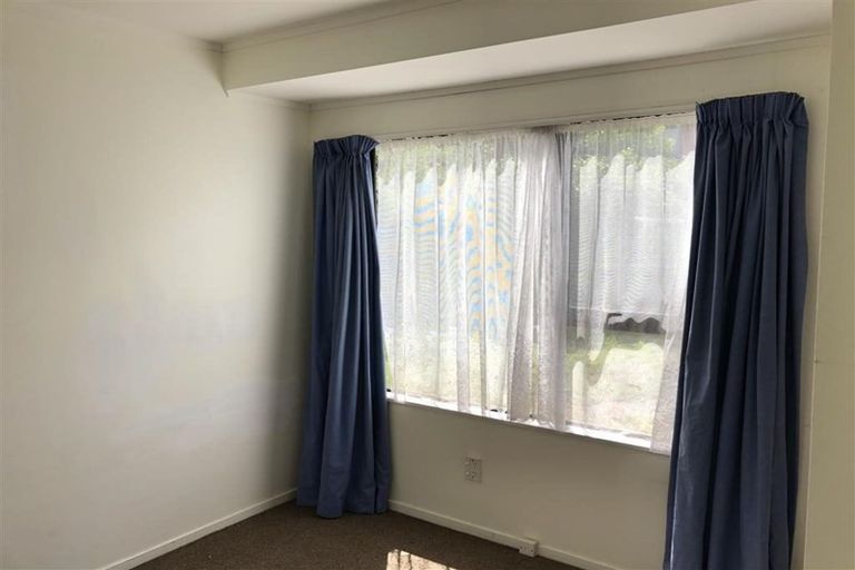 Photo of property in 16 Mallard Place, Unsworth Heights, Auckland, 0632