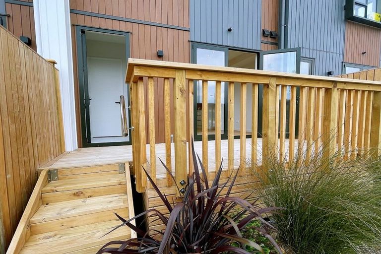 Photo of property in 7 Heketara Way, Massey, Auckland, 0614