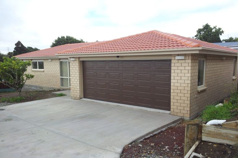 Photo of property in 57a Tiroroa Avenue, Te Atatu South, Auckland, 0610