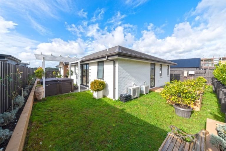 Photo of property in 35 Dida Park Drive, Kumeu, 0810