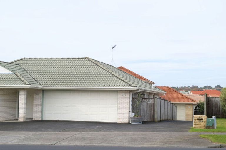 Photo of property in 192 Botany Road, Botany Downs, Auckland, 2010