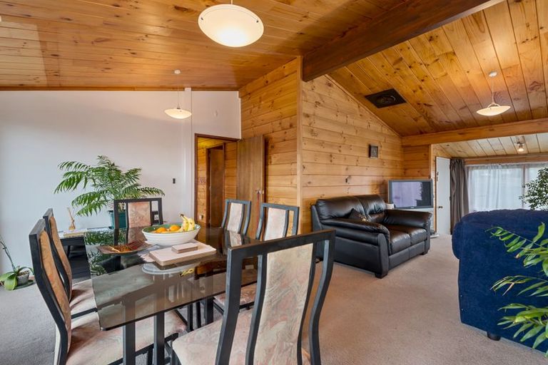 Photo of property in 2 Bata Place, Pomare, Rotorua, 3015