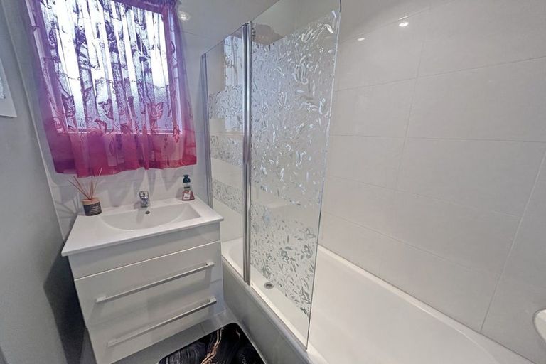 Photo of property in 10 Kebbell Avenue, Levin, 5510