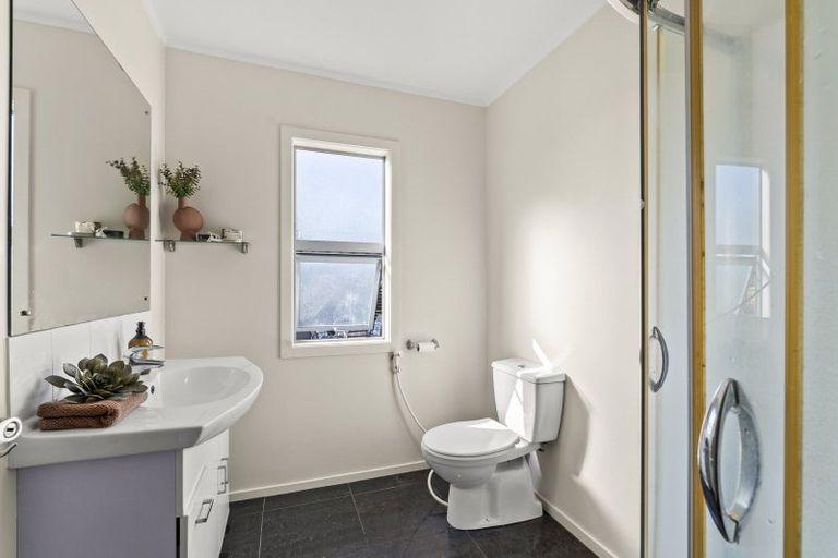 Photo of property in 23 Heta Road, Highlands Park, New Plymouth, 4312