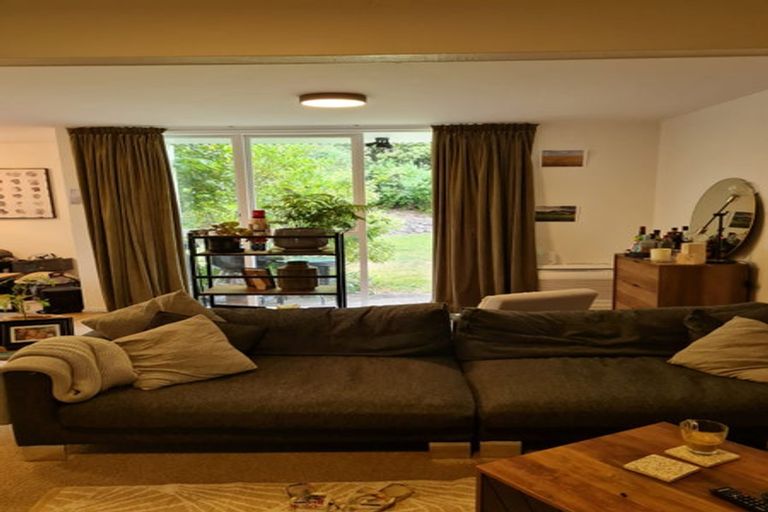 Photo of property in 141 Churton Drive, Churton Park, Wellington, 6037