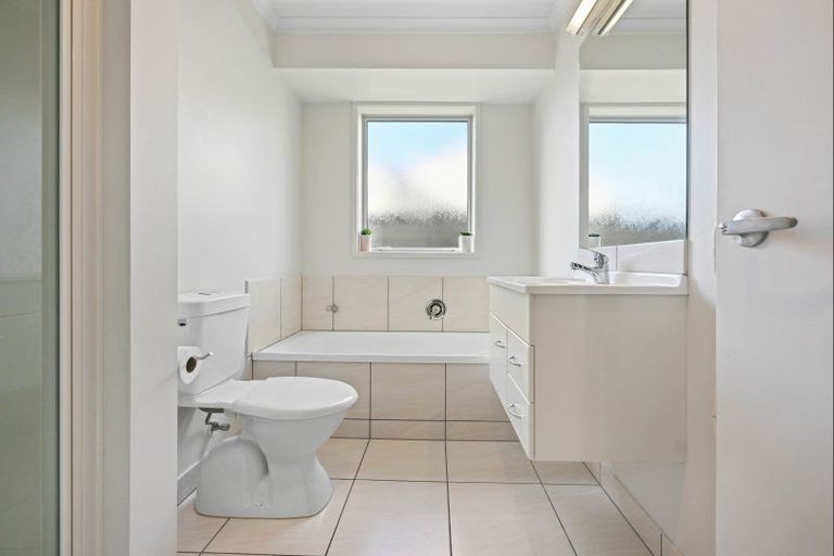 Photo of property in 11 Kentwood Place, Flagstaff, Hamilton, 3210