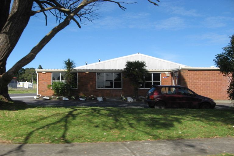Photo of property in 40 Kiwi Esplanade, Mangere Bridge, Auckland, 2022