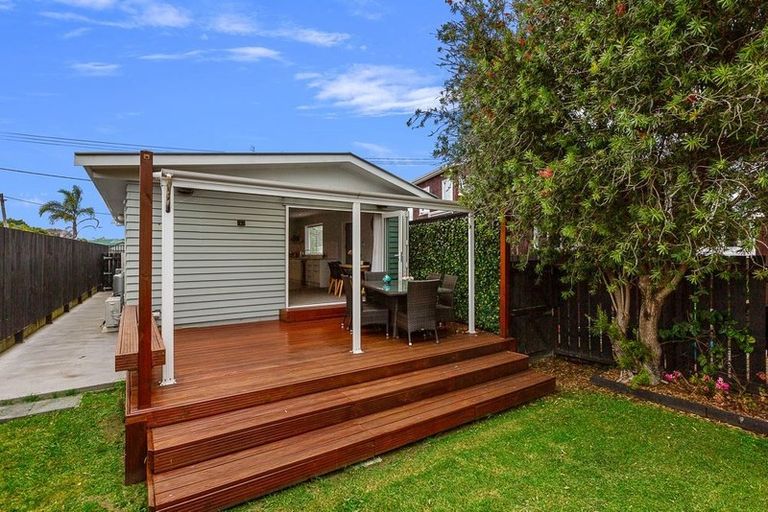 Photo of property in 1/12 Doment Crescent, Orewa, 0931