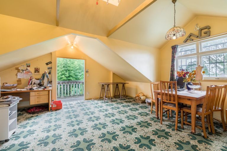 Photo of property in 2 Kaponga Crescent, New Lynn, Auckland, 0600