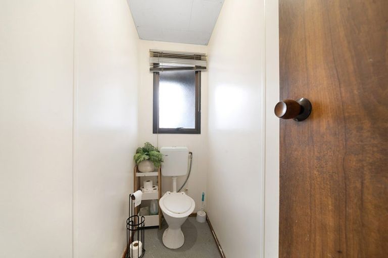 Photo of property in 1/88 Parrs Cross Road, Henderson, Auckland, 0612