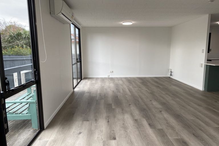 Photo of property in 36 Caribbean Drive, Unsworth Heights, Auckland, 0632