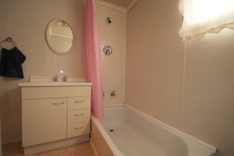 Photo of property in 12 Green Street, Gore, 9710