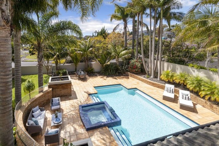 Photo of property in 1 St Elmo Rise, Shamrock Park, Auckland, 2016