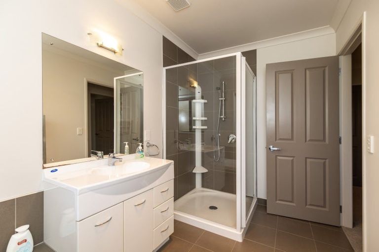 Photo of property in 33 Gandalf Crescent, Paraparaumu, 5032