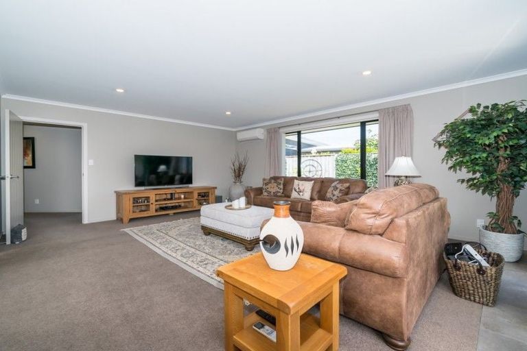 Photo of property in 7 Lorenzo Place, Kelvin Grove, Palmerston North, 4414