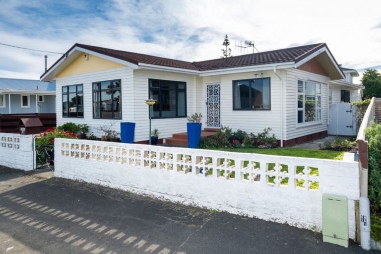 Photo of property in 10 Meeanee Quay, Westshore, Napier, 4110