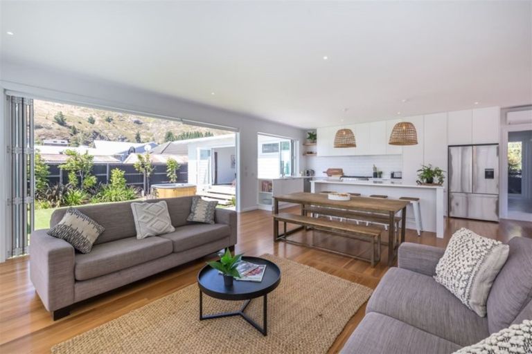 Photo of property in 9 Van Asch Street, Sumner, Christchurch, 8081