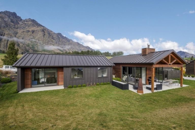 Photo of property in 6 Pendeen Crescent, Jacks Point, Queenstown, 9371